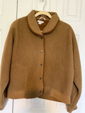 Worn 1x- perfect L.L. Bean signature Teddy Fleece Jacket in Camel.